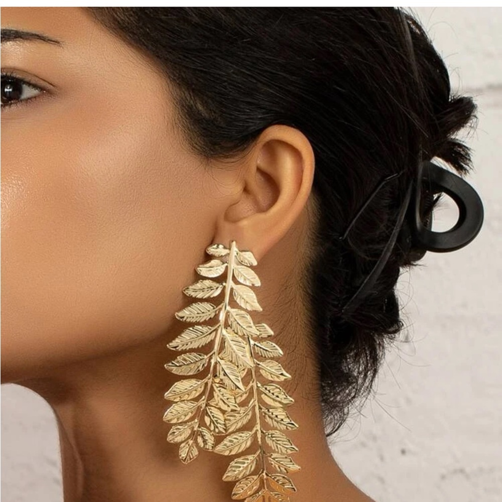 Stunning  Leaf earrings